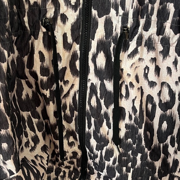 Woman’s Active Zone Leopard Print Utility Jacket 1X - Picture 4 of 6